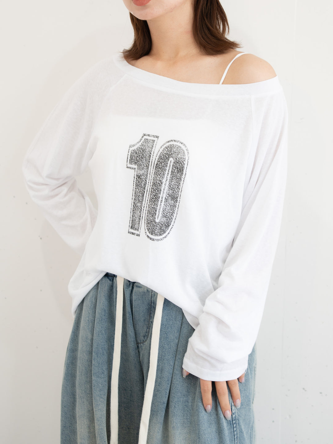 【bbO】ルーズネックナンバリングクロップドロンT